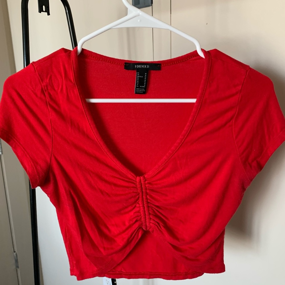 Red short sleeve crop top